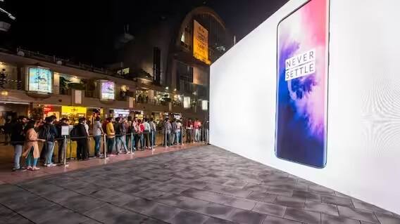 ચીની મોબાઇલ ફોન નિર્માતા કંપની OnePlus 7 ફેબ્રુઆરીએ એકસાથે ગ્રાહકોને કેટલીય ગિફ્ટો આપવાની છે, કંપની એક જ દિવસમાં કેટલાય નવા સ્માર્ટફોન, ટીવી અને ઇયરબડ્સ લૉન્ચ કરવા જઇ રહી છે.