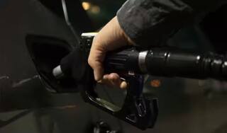 Car Tips: ਜੇ ਗ਼ਲਤੀ ਨਾਲ ਪੈਟਰੋਲ ਕਾਰ 'ਚ ਪੈ ਜਾਵੇ ਡੀਜ਼ਲ ਤਾਂ ਭੁੱਲ ਕੇ ਵੀ ਨਾ ਕਰੋ ਇਹ ਕੰਮ, ਨਹੀਂ ਤਾਂ ਹੋ ਸਕਦਾ ਵੱਡਾ ਨੁਕਸਾਨ