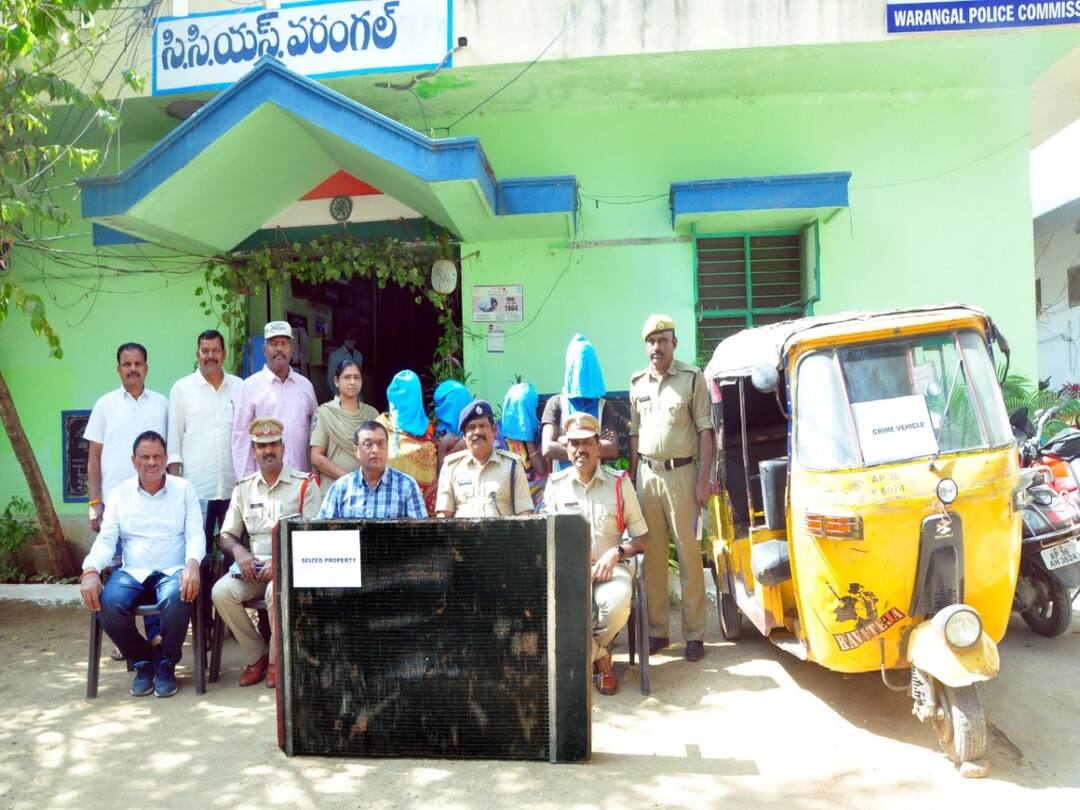 Warangal Crime : చెత్త సేకరణ ముసుగులో చోరీలు, ముగ్గురు కిలేడీలు అరెస్టు Warangal crime news Matwada police arrested three women in generator robbery case DNN Warangal Crime : చెత్త సేకరణ ముసుగులో చోరీలు, ముగ్గురు కిలేడీలు అరెస్టు