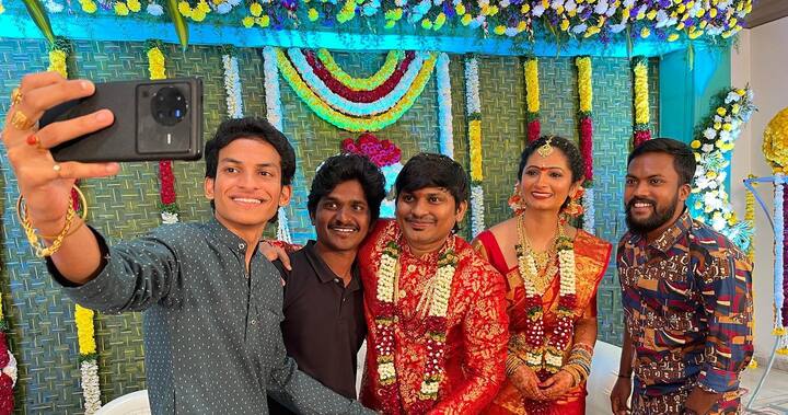 వీరి ప్రేమకు కుటుంబ సభ్యులు సైతం ఒప్పుకున్నారు. Photo Credit:Satish Muggulla/Instagram