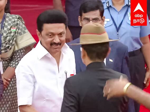 MK Stalin : 17 நாட்களுக்கு பிறகு நேருக்கு நேர் சந்திப்பு.. ஆளுநரை புன்னகையுடன் வரவேற்ற முதல்வர் !