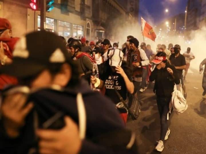 Peru Protest: पेरू में सरकार के खिलाफ हिंसक प्रदर्शन तेज, 50 से ज्यादा लोग घायल, जानें क्यों चल रहा प्रोटेस्ट Peru Protest 50 Protesters Injured in Anti Govt Protests Demanding Resignation of President Dina Boluarte Peru Protest: पेरू में सरकार के खिलाफ हिंसक प्रदर्शन तेज, 50 से ज्यादा लोग घायल, जानें क्यों चल रहा प्रोटेस्ट