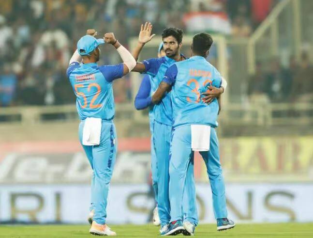 india vs new zealand 1st t20i ranchi washington sundar wickets record in powerplay  IND vs NZ: એક જ ઓવરમાં બે વિકેટ લઈ વોશિંગટન સુંદરે બનાવ્યો રેકોર્ડ