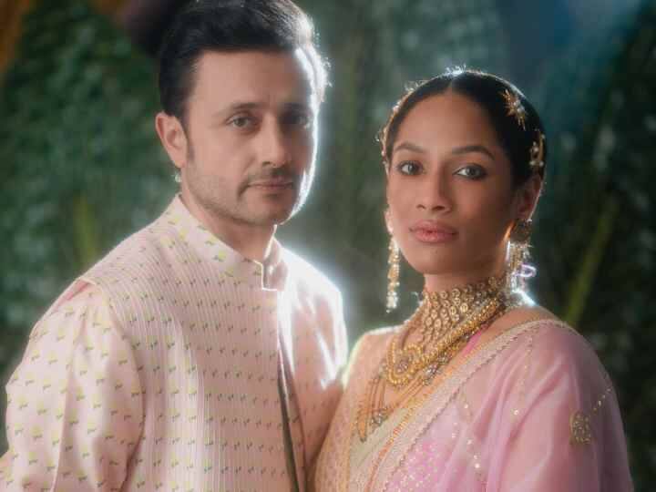 Masaba Gupta Wedding: नीना गुप्ता की बेटी मसाबा ने बॉयफ्रेंड सत्यदीप मिश्रा के साथ की शादी, शेयर की वेडिंग की पहली तस्वीर neena gupta daughter masaba gupta Ties The Knot With Satyadeep Misra shares first photo Masaba Gupta Wedding: नीना गुप्ता की बेटी मसाबा ने बॉयफ्रेंड सत्यदीप मिश्रा के साथ की शादी, शेयर की वेडिंग की पहली तस्वीर