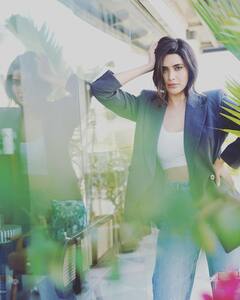 Karishma Tanna New Look: करिश्मा तन्नाने शेअर केले नवे फोटो, या स्टाईलमध्ये दिसली अभिनेत्री!