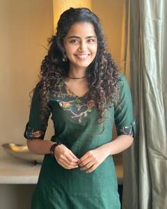 Anupama Parameswaran : ‘ஏய் சுழலி… அழகி… விலகி…’ மூக்குத்தி அணிந்த கார் குழலழகி அனுபமா பரமேஸ்வரன்!