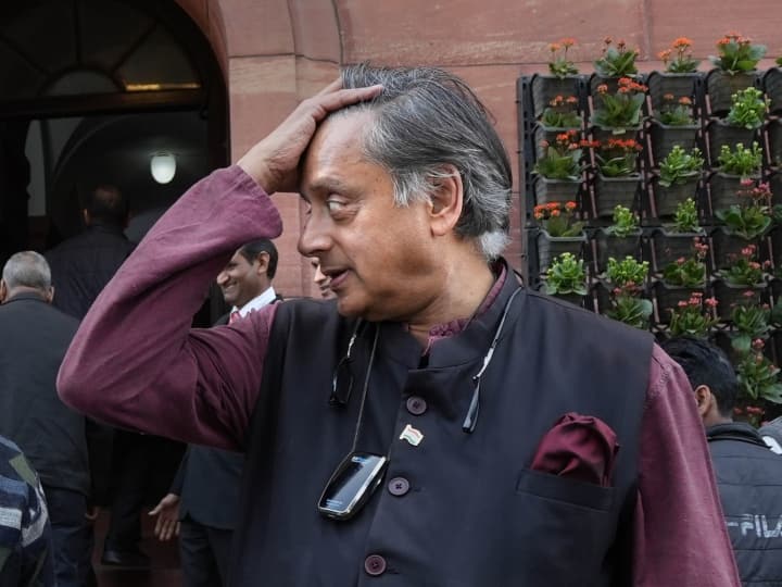 shashi tharoor reaction on bbc documentary controversy Congress Will he choose anil antony path क्या अनिल एंटनी की राह पर चल रहे हैं शशि थरूर, BBC डॉक्यूमेंट्री पर क्यों रखी पार्टी से अलग राय?