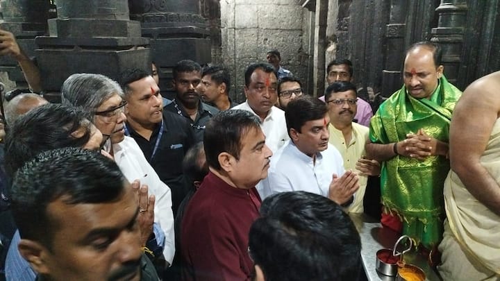 नितीन गडकरी भीमा कृषी प्रदर्शनालाही भेट देणार आहेत.
