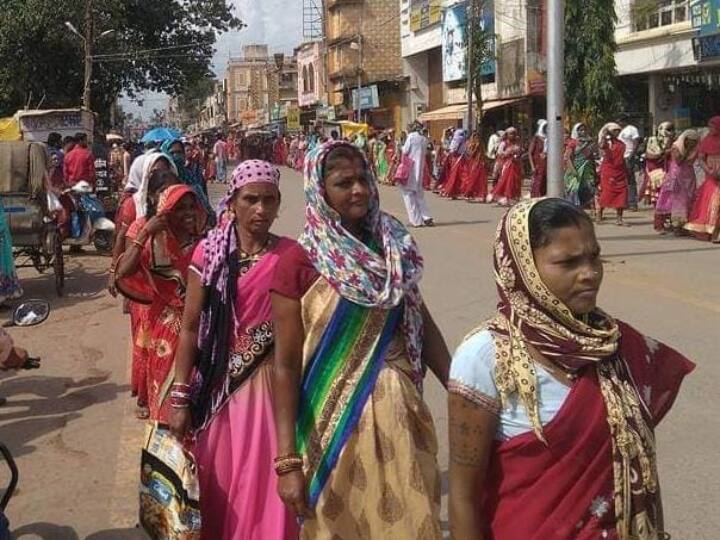 Bastar On indefinite strike for demands Anganwadi centers nutritional food of 65 thousand children stop Chhattisgarh ANN Chhattisgarh News: बस्तर में आंगनबाड़ी केंद्रों पर लटका ताला, 65 हजार बच्चों का पोषण आहार हुआ बंद