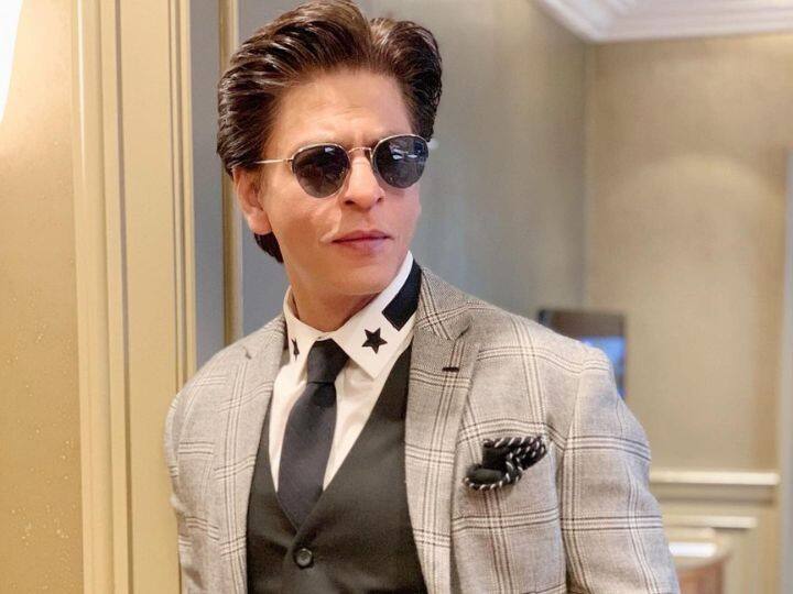 Shah Rukh Khan featured on French News show Le 1245 Pathaan global superstardom named man of the day Pathaan: इंडिया में ही नहीं, फ्रेंच न्यूज चैनल पर भी 'पठान' का जलवा, शाहरुख खान को बताया 'मैन ऑफ द डे'