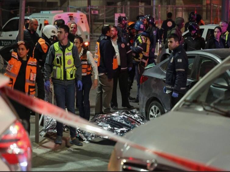 Jerusalem Shooting 7 killed in shooting at synagogue on outskirts of Jerusalem Israel calls it terror attack Jerusalem Shooting: இஸ்ரேலில் பதற்றம்..வழிபாட்டுத்தளம் அருகே பயங்கரவாத தாக்குதல்...துப்பாக்கிச் சூட்டில் 7 பேர் உயிரிழப்பு...