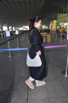 Rashmika Mandanna Pics: लॉन्ग लाइन ओवरकोट और स्लीपर में एयरपोर्ट पर स्पॉट हुईं रश्मिका मंदाना, लेटेस्ट तस्वीरों में देखें एक्ट्रेस का ये लुक