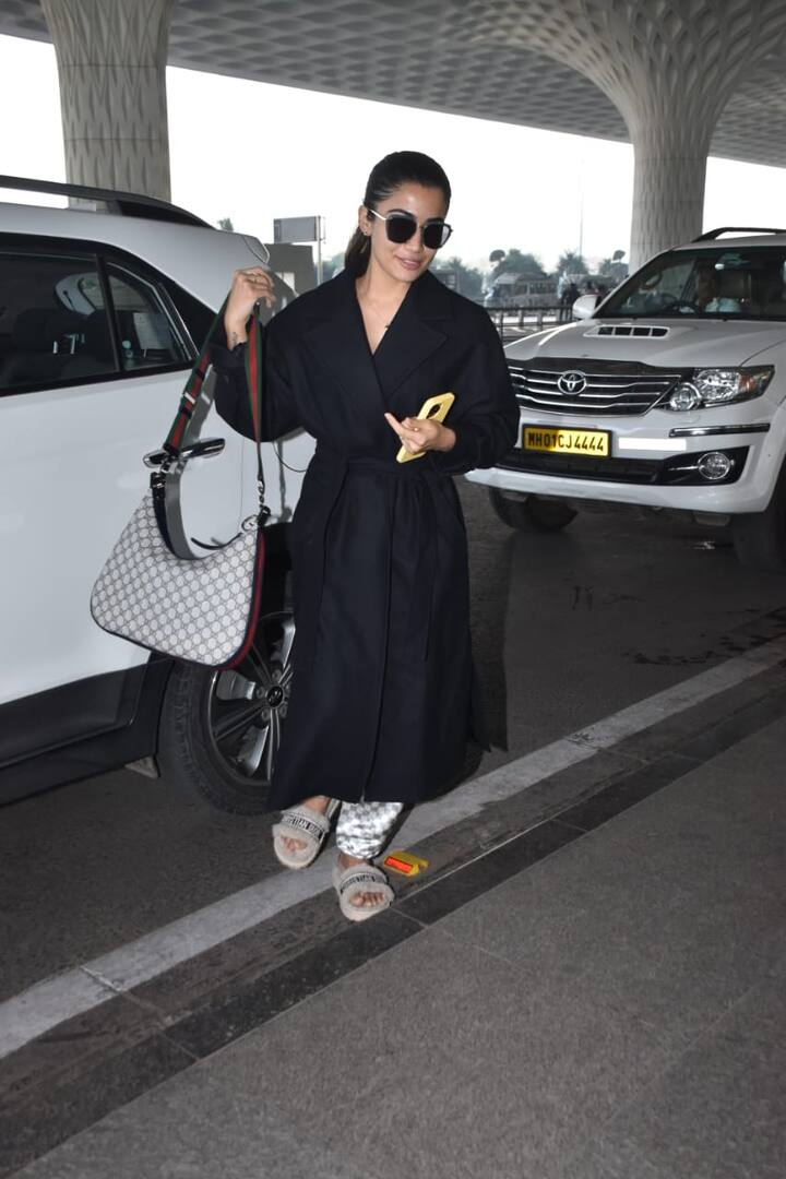 हाल ही में बॉलीवुड फिल्म 'मिशन मजनू' से फैंस के दिलों खास जगह बनाने वालीं साउथ सिनेमा की सुपरस्टार रश्मिका मंदाना को एयरपोर्ट पर स्पॉट किया गया है.