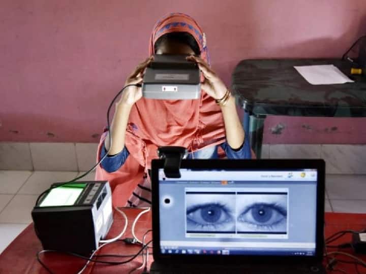 आधार सेवा केंद्र (Aadhaar Seva Kendra) में आपको खुद से जुड़ी पूरी जानकारी देनी होगी. जिसके बाद आपका आसानी से आधार कार्ड बन जाएगा. अगर आपका जीवनसाथी कोई एनआरआई है, तो उसका पासपोर्ट बनवाने के लिए दस्तावेज के तौर पर भारतीय पासपोर्ट (Indian Passport) होना जरूरी है.
