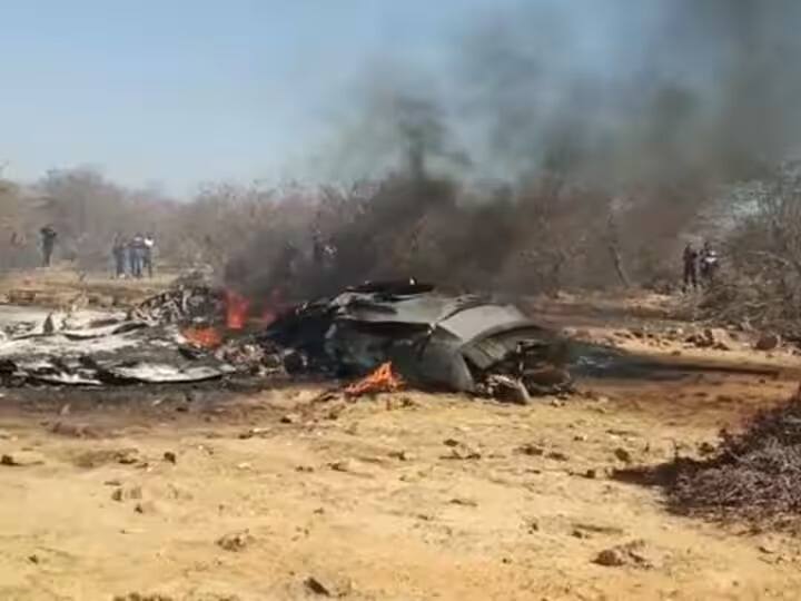 MP Plane crash 2 IAF fighter jets crash in Madhya Pradesh Morena MP Plane Crash : मध्य प्रदेशात सुखोई-30 आणि मिराज-2000 विमान कोसळले; ग्वाल्हेर हवाई तळावरून केले होते उड्डाण