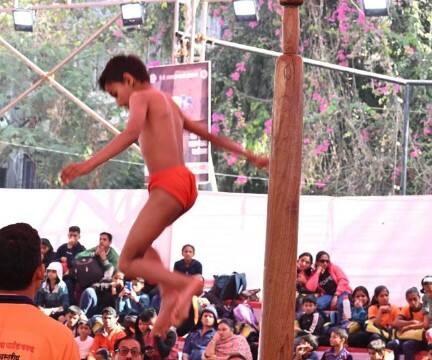 मल्लखांबची प्रात्यक्षिके पाहून हा अतिशय उत्कृष्ट आणि शरीरासाठी उपयुक्त व्यायाम असल्याची भावना यावेळी व्यक्त केली.