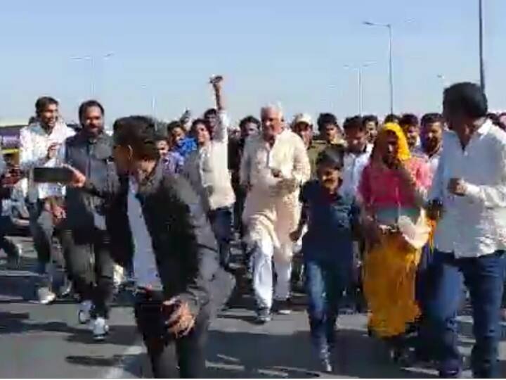 Rajasthan Politics: जयपुर में आखिर क्यों धरने से उठकर किरोड़ी लाल मीणा ने लगाई दौड़? साथ में दौड़े और लोग भी Rajasthan Politics Jaipur Kirori Lal Meena Why Run From Dharna People Also Ran Together ANN Rajasthan Politics: जयपुर में आखिर क्यों धरने से उठकर किरोड़ी लाल मीणा ने लगाई दौड़? साथ में दौड़े और लोग भी