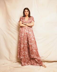 Photo : अंशुला कपूरचा काळ्या रंगाच्या स्वारोवस्की क्रिस्टल साडीमधील सुंदर लूक