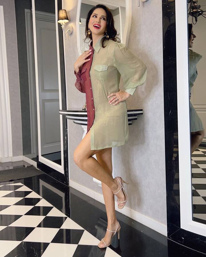 बॉलीवुड एक्ट्रेस सनी लियोन हमेशा अपने फोटोशूट से सोशल मीडिया पर छा जाती हैं. उनके फैंस हर पोस्ट पर खूब लाइक्स और कमेंट्स करते हैं. सनी हर एक लुक में अपने फैंस को कायल कर देती है.