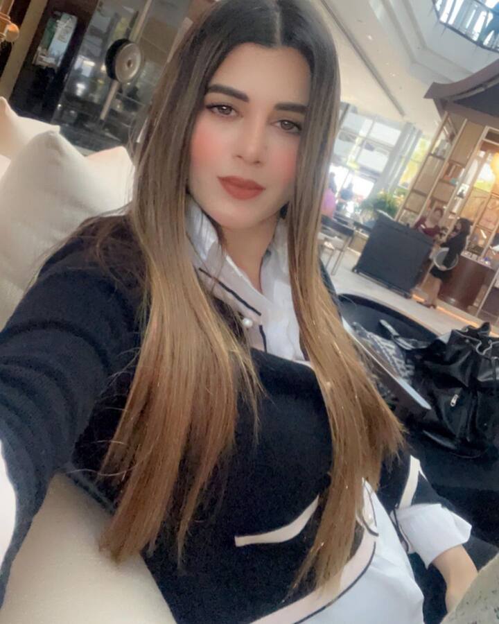 कैनातच्या चाहत्यांना तिचे हे फोटो खूपच आवडले आहेत.