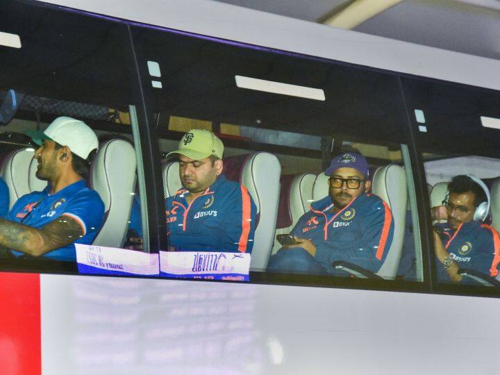 भारतीय खेमे में पृथ्वी शॉ ने लंबे वक्त के बाद वापसी की है. लेकिन उन्हें अभी प्लेइंग इलेवन में जगह नहीं मिल सकी है. वे रांची मैच की प्लेइंग इलेवन से बाहर थे. लेकिन दूसरे टी20 मैच की प्लेइंग इलेवन में बदलाव किया जा सकता है.