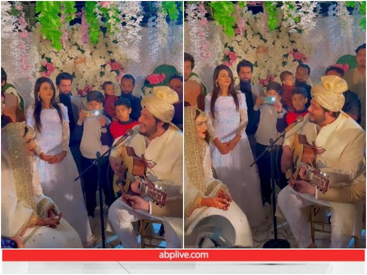 Pakistani groom is seen singing a Bollywood song for his bride Video: पाकिस्तानी दूल्हे ने बॉलीवुड सॉन्ग से दुल्हन को किया इंप्रेस, वायरल हो रहा वीडियो