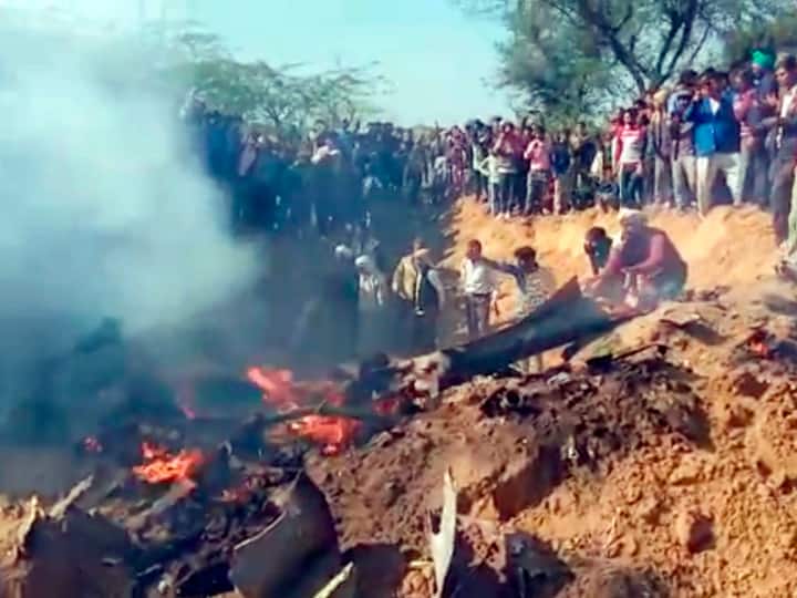 IAF’s Sukhoi-30 and Mirage aircraft crash in Madhya pradesh 1 pilot dead Air Force Aircraft crash: ம.பியில் வானில் நேருக்கு நேர் மோதிக்கொண்ட விமானப்படை விமானங்கள்?..விமானி உயிரிழப்பு