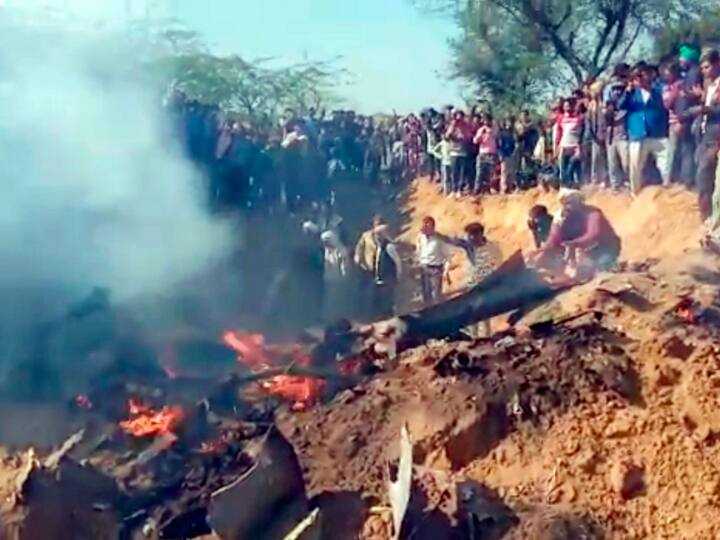 IAF's Sukhoi-30 And Mirage Aircraft Crash In Madhya Pradesh 1 Pilot Dead |  Air Force Aircraft Crash: ம.பியில் வானில் நேருக்கு நேர் மோதிக்கொண்ட  விமானப்படை விமானங்கள்?..விமானி உயிரிழப்பு