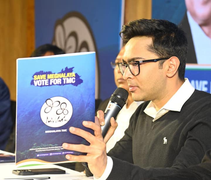 পঞ্চায়েত ভোটের মুখে জনসংযোগ বাড়াতে দিদির সুরক্ষাকবচ কর্মসূচিতে, এলাকায় এলাকায় ঘুরে বেড়াচ্ছেন দিদির দূত-রা। নেতা থেকে মন্ত্রী-সাংসদ...সকলেই। আর যেখানেই যাচ্ছেন, কার্যত সেখানেই পড়ছেন ক্ষোভের মুখে।