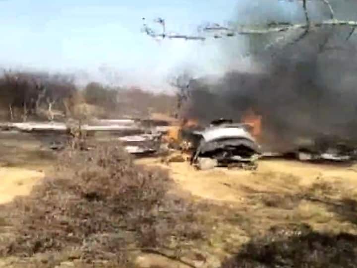 sukhoi 30 and mirage 2000 plane crashed near morena madhya pradesh rescue launched see video Plane Crash: मध्य प्रदेश में सुखोई और मिराज प्लेन एक साथ क्रैश, सामने आया हादसे का Video
