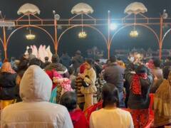 जबलपुर में नर्मदा जयंती पर भक्तों ने अर्पित की मां नर्मदा को 1100 फीट की चुनरी, तटों पर उमड़ा सैलाब