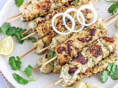 Chicken Malai Kebab: हरी चटनी के साथ 'चिकन मलाई कबाब' बनाएं, इफ्तार पार्टी में शामिल करें