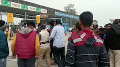 আগে থেকে না জানিয়ে টোল আদায় কেন? জাতীয় সড়কে ধুন্ধুমার বেসরকারি পরিবহণ কর্মী ও টোল কর্মীদের মধ্যে