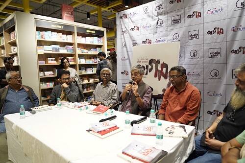 স্বাভাবিকভাবেই উচ্ছ্বসিত সত্যজিৎ-পুত্র সন্দীপ রায়। তাঁর কথায়, 'বাবার লেখা খগম একটি অন্যতম সেরা গল্প। এই গ্রাফিক নভেল তৈরির প্রস্তাব যখন আসে, তখন খুবই খুশি হয়েছিলাম।'
