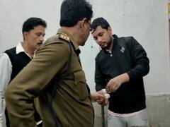 आरा में उत्पाद टीम पर हमला करके भीड़ ने 4 गिरफ्तार शराब धंधेबाजों को भगाया, पुलिस पर चलाए ईंट-पत्थर