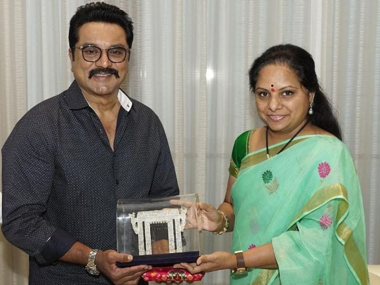 SarathKumar Meet CM Daughter: தெலங்கானா முதலமைச்சர் மகளுடன் சரத்குமார் திடீர் சந்திப்பு - காரணம் என்ன? Actor Sarath Kumar met the Daughter of Telangana CM KCR MLC Kavitha at her residence SarathKumar Meet CM Daughter: தெலங்கானா முதலமைச்சர் மகளுடன் சரத்குமார் திடீர் சந்திப்பு - காரணம் என்ன?