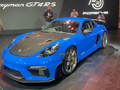 Porsche তার স্পোর্টস কার রেঞ্জের জন্য পরিচিত। বর্তমানে 911 GT3 এর মতো গাড়িগুলি এই ব্র্যান্ডটিকে রাস্তার রাজা করে তুলেছে। দেখে নিন, এর ছবি।