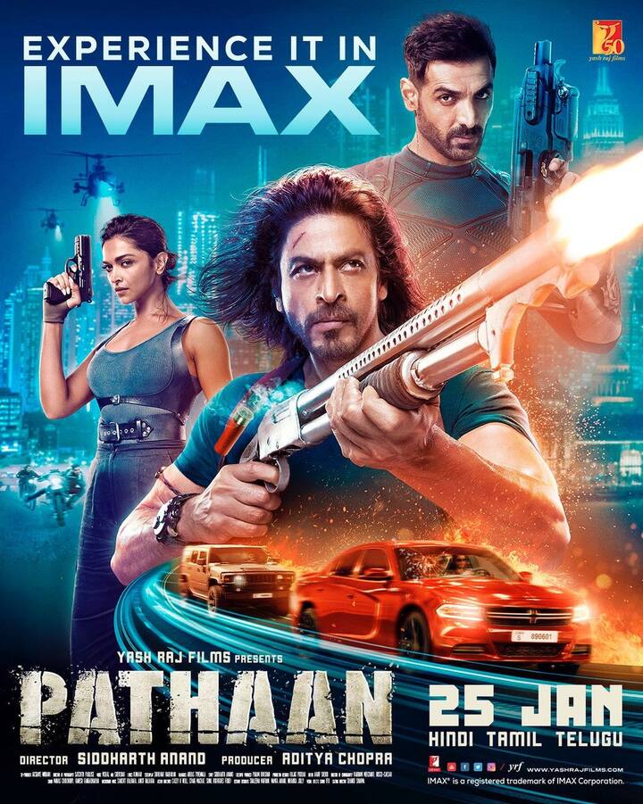 यश राज फिल्म्स प्रोडक्शन हाउस में बनी पठान में शाहरुख खान ने कमाल का काम किया है. बड़े बालों से लेकर बॉडी ट्रांसफॉर्मेशन ने उन्हें किलर लुक दिया है. फिल्म के हर डायलॉग पर ऑडियंस सीटी बजा रही है.