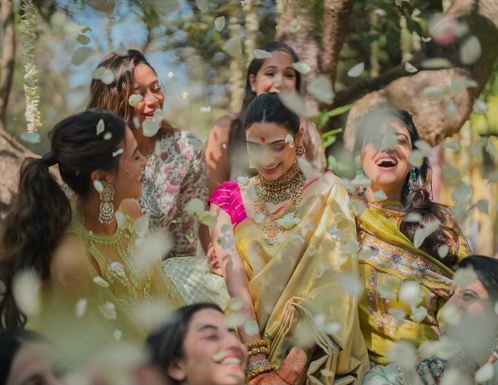 கே.எல் ராகுலை மணம் முடித்த அதியா, தற்போது தனது மெஹந்தி விழா போட்டோக்களை பகிர்ந்துள்ளார்.