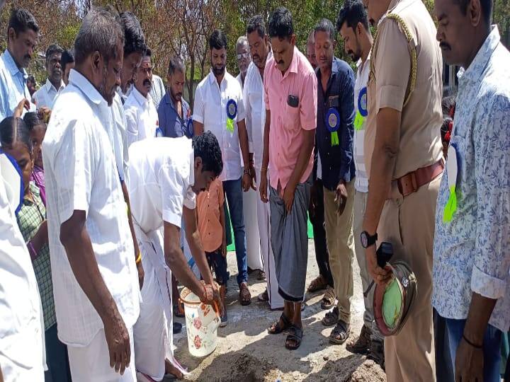 Madurai: 5.5 lakh construction of toilet for government school girls who suffer without toilet Madurai: கழிவறை இல்லாமல் அவதியுற்ற அரசுப் பள்ளி மாணவிகள்.. இளைஞர்கள் முன்னெடுப்பில் புதிய கட்டிடம்!