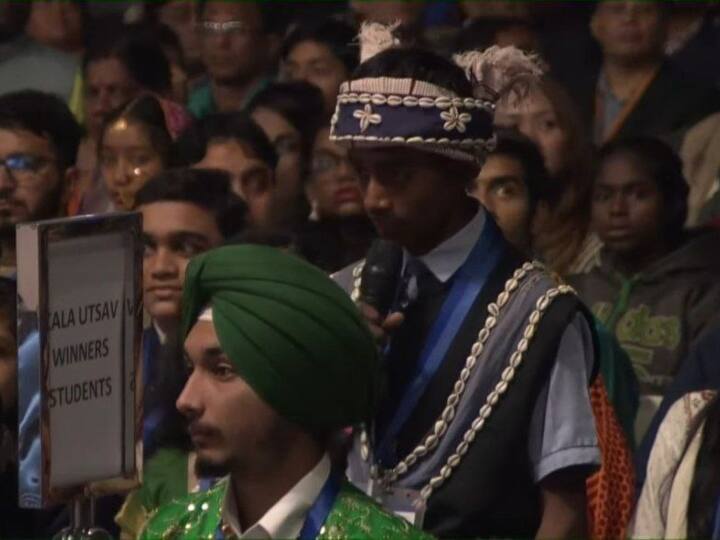 Chhattisgarh Bastar Tribal Student Reached Delhi In Bastariya costume asked PM Modi This Question Pariksha Pe Charcha Pariksha Pe Charcha: बस्तरिया वेशभूषा में दिल्ली पहुंचा आदिवासी छात्र, पीएम नरेंद्र मोदी से परीक्षा को लेकर पूछा ये सवाल