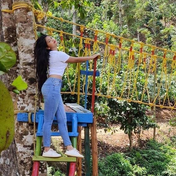 Karthika Deepam Amulya Gowda Photos:  చూపులతో మంత్రం వేస్తోన్న రౌడీ బేబీ ( అమూల్య గౌడ)