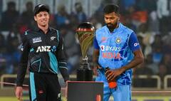 Ind vs NZ: ২৪টির মধ্যে ১৮ বল রান ছাড়া! ভারতের ক্ষত উসকে ভেত্তোরির রেকর্ড স্পর্শ করলেন স্যান্টনার