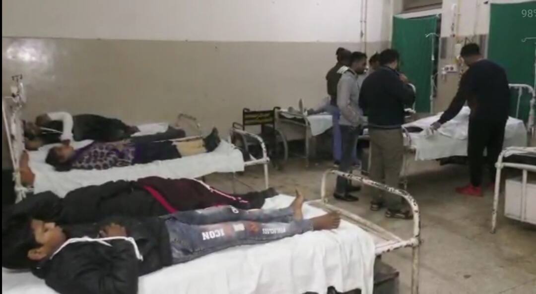 Indore News: नर्मदा स्नान करने जा रहे तीर्थयात्रियों से भरा वाहन खाई में गिरा, बुजुर्ग महिला की मौत vehicle full of pilgrims going to bath in Narmada omkareshwar fell into a ditch elderly woman died in Indore ANN Indore News: नर्मदा स्नान करने जा रहे तीर्थयात्रियों से भरा वाहन खाई में गिरा, बुजुर्ग महिला की मौत