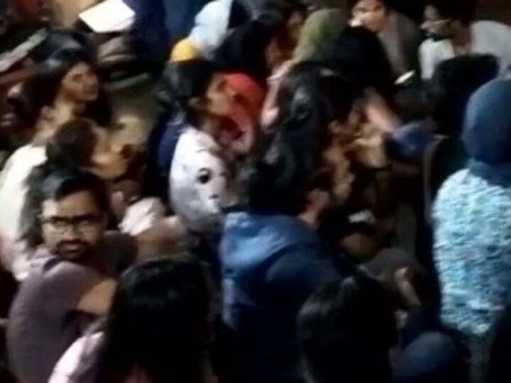 TISS students cancel BBC documentary show after BJYM protests BBC Documentary: TISS में BJYM ने किया बीबीसी डॉक्यूमेंट्री का विरोध, छात्रों ने रद्द की स्क्रीनिंग की योजना