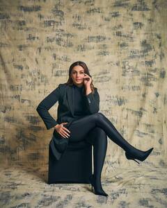 Huma Qureshi Photoshoot: ब्युटी इन ब्लॅक; हुमा कुरेशीने बॉसी लूकमध्येही दाखवली ग्लॅमरस स्टाईल