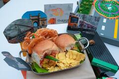 In Pics: दिल्ली के इस रेस्टोरेंट में मिला रहा 'परेड थाली', तस्वीरों में देखें इसकी खासियत