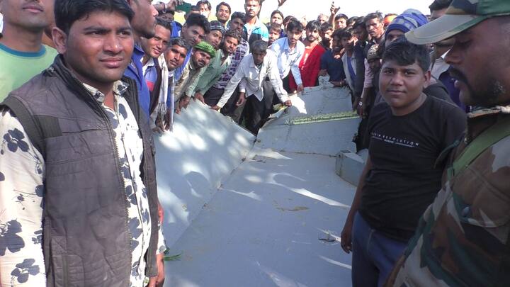 भरतपुर जिला कलेक्टर आलोक रंजन का कहना है कि इंडियन एयर फोर्स का एयरक्राफ्ट ग्वालियर यूनिट का है.