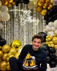 PICS: कभी बर्थडे नहीं मनाने वाले मुनव्वर फारूकी ने इस साल क्यों दी जन्मदिन की पार्टी? Ex गर्लफ्रेंड भी आईं नजर