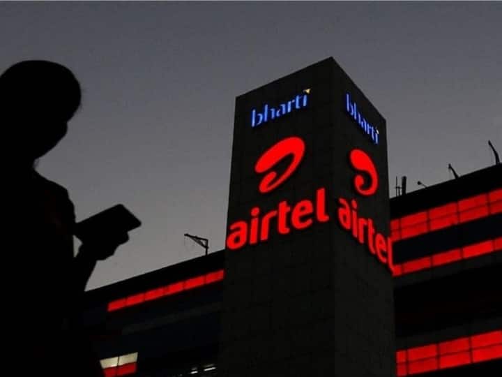 एयरटेल के 699 रुपये के प्लान में आपको 56 दिनों के लिए हर दिन 100 s.m.s, 3GB डेटा और अनलिमिटेड कॉलिंग का लाभ मिलता है. इसके अतिरिक्त आपको इसमें अमेजन प्राइम मेंबरशिप भी मिलती है. एयरटेल के साथ 719 रुपये के प्लान में आपको 84 दिनों के लिए अनलिमिटेड कॉलिंग, हर दिन 1.5 जीबी डेटा, 100 s.m.s का लाभ मिलता है. है साथ ही आपको 3 महीने के लिए डिजनी प्लस हॉटस्टार का मोबाइल सब्सक्रिप्शन फ्री में मिलता है.